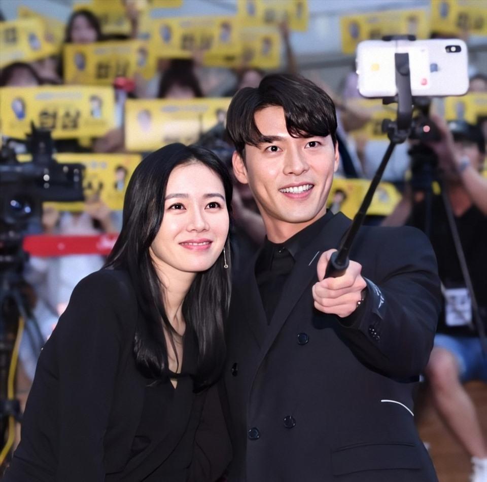 Hyun Bin - Son Ye Jin diện đồ ton-sur-ton tình bể bình-8