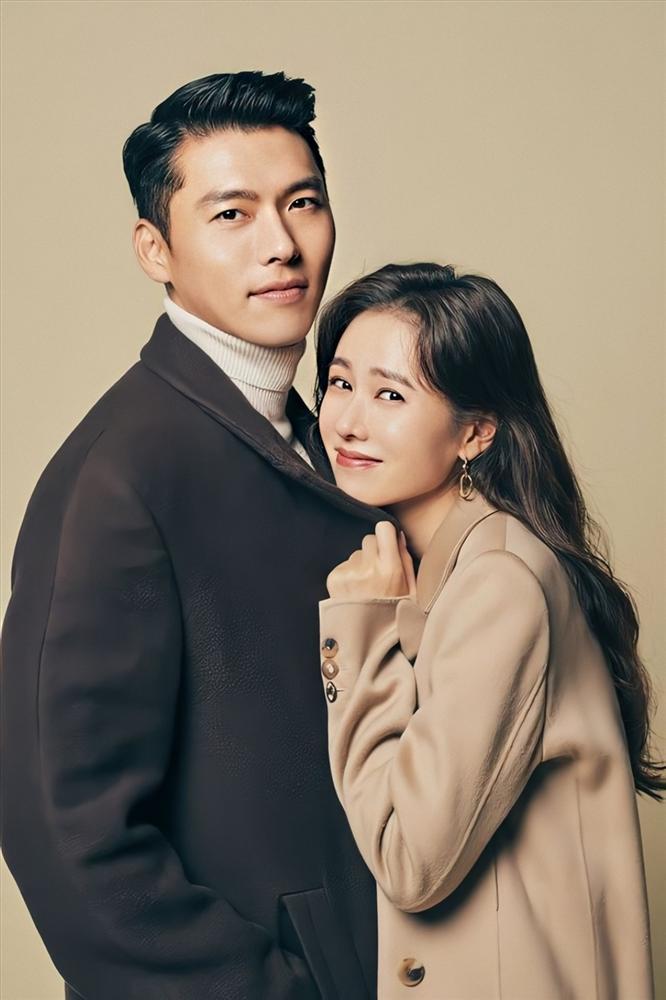 Hyun Bin - Son Ye Jin diện đồ ton-sur-ton tình bể bình-13