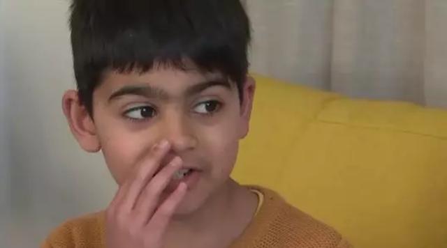 Tìm thấy mảnh ghép Lego chơi trốn tìm suốt 2 năm trong lỗ mũi cậu bé 7 tuổi-1