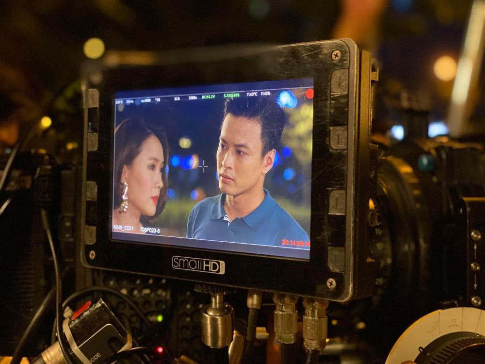 Hồng Diễm gây choáng với tạo hình chất chơi, sành điệu khi đóng cùng Hồng Đăng-4