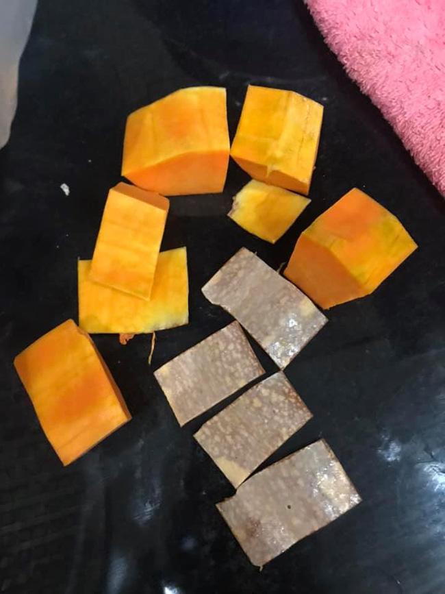 Từng khóc thét vì gọt vỏ bí ngô lần nào cũng đứt tay, cô nàng chợt nghĩ ra tuyệt chiêu nhanh gọn-2