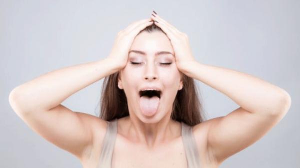 Động tác yoga thè lưỡi như dọa ma đang gây xôn xao hóa ra lại tốt cho cơ mặt cực kỳ!-2