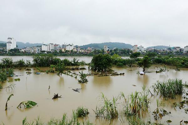 Trung Quốc xả lũ liên tục 8 tiếng xuống sông Hồng, Lào Cai - Yên Bái trực xuyên đêm ứng phó-2