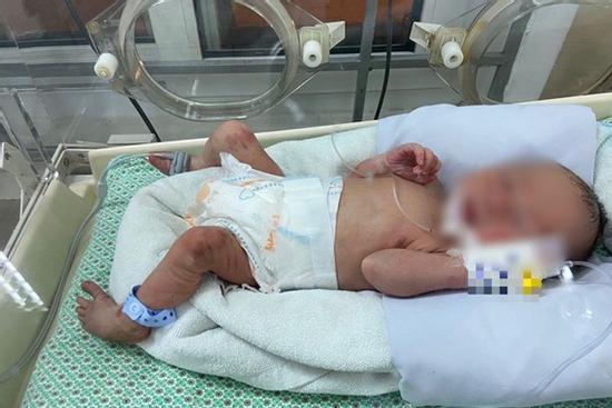 Mẹ bé sơ sinh bị vứt giữa 2 khe tường là sinh viên năm 2 Đại học ở Hà Nội