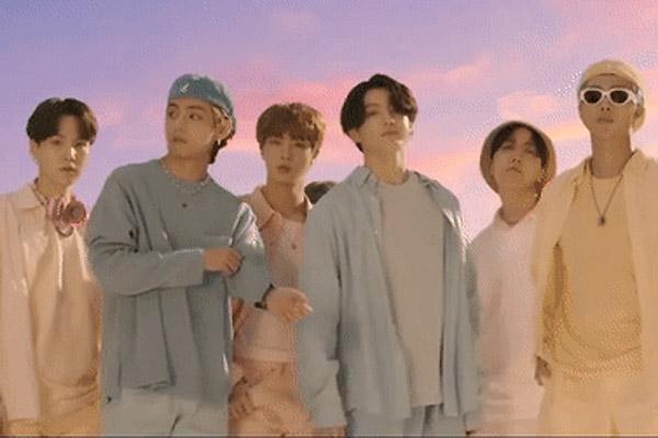 BTS rực rỡ với DYNAMITE và sự tê liệt của 7 chàng trai khi quyết định hát tiếng Anh-4