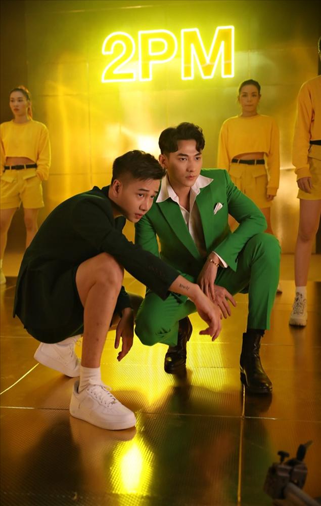 ‘Hoa mắt’ với 5 anh chàng Isaac trong MV mới-4