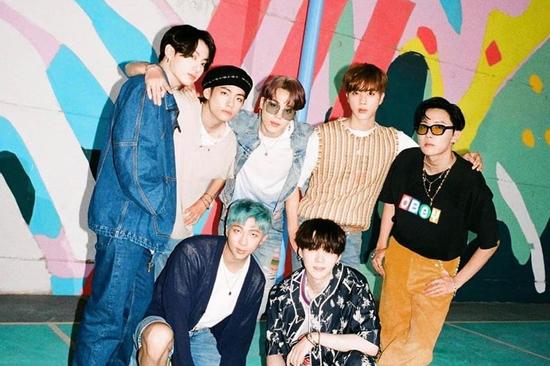 'DYNAMITE' của BTS vừa ra mắt đã xô đổ hàng loạt kỷ lục