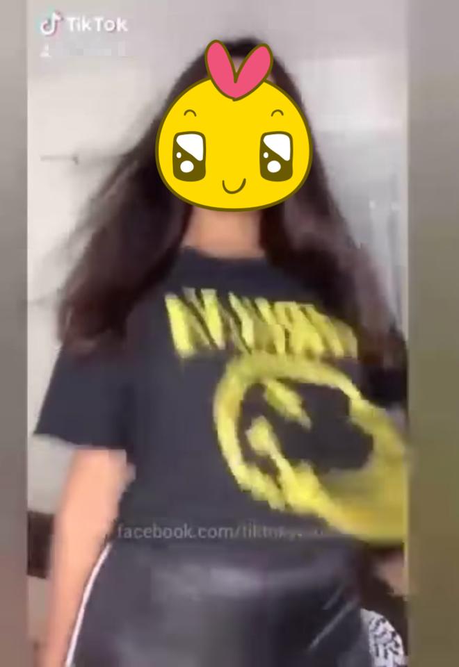 trao-luu-vach-ao-khoe-nguc-4.png