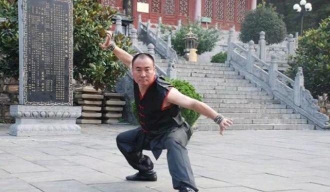32 tuổi, thần đồng võ thuật Thích Tiểu Long nặng 90kg, chẳng ai chào đón-4