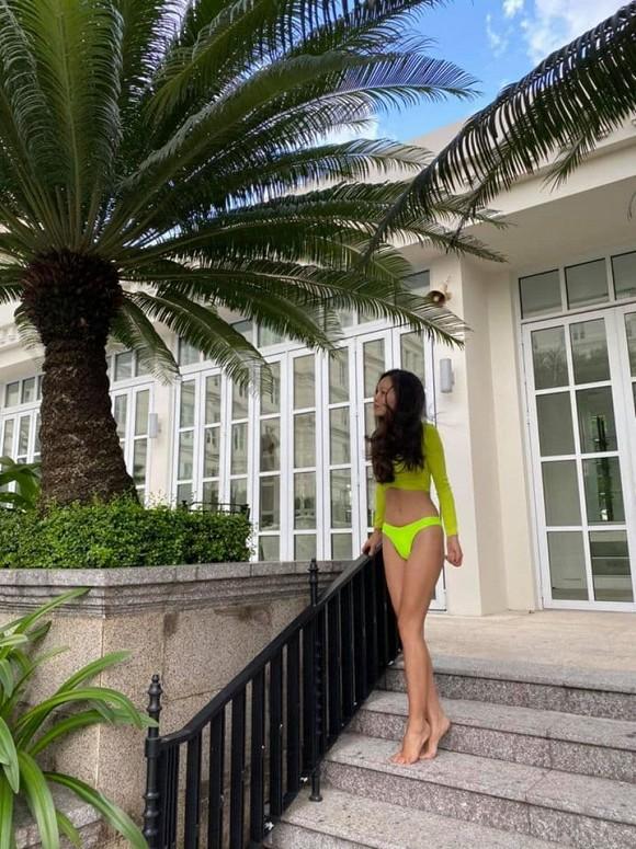 Hiền Thục đăng loạt ảnh diện áo tắm, fan tò mò hỏi bí quyết để có eo thon phẳng lì sau sinh nở-7