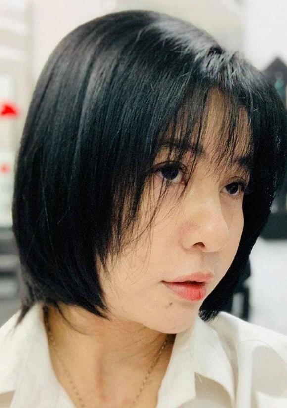 Cát Phượng hack cả chục tuổi với tóc mới nhưng lại để lộ đôi môi nứt nẻ hạn hán-2