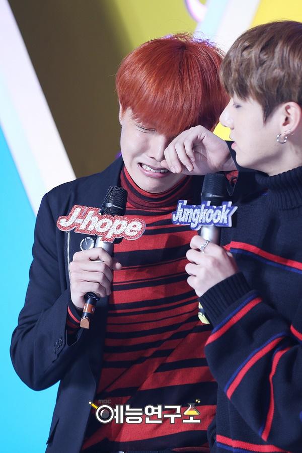 CÓ AI NGỜ BTS từng choảng nhau cực gắt chỉ vì những chuyện đất hỡi trời ơi-5