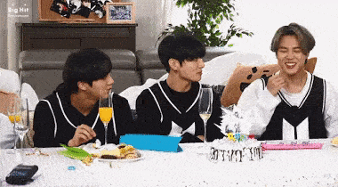 CÓ AI NGỜ BTS từng choảng nhau cực gắt chỉ vì những chuyện đất hỡi trời ơi-13