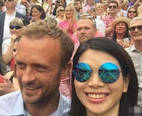 Bạn còn nhớ Người mẫu xấu xí số 1 Trung Quốc Lữ Yến chứ? Con trai cô ấy lớn lên như hoàng tử lai-5