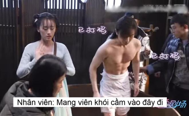 Lộ hậu trường đeo múi giả của nam chính phim cổ trang, netizen Việt lũ lượt đòi order ké-8