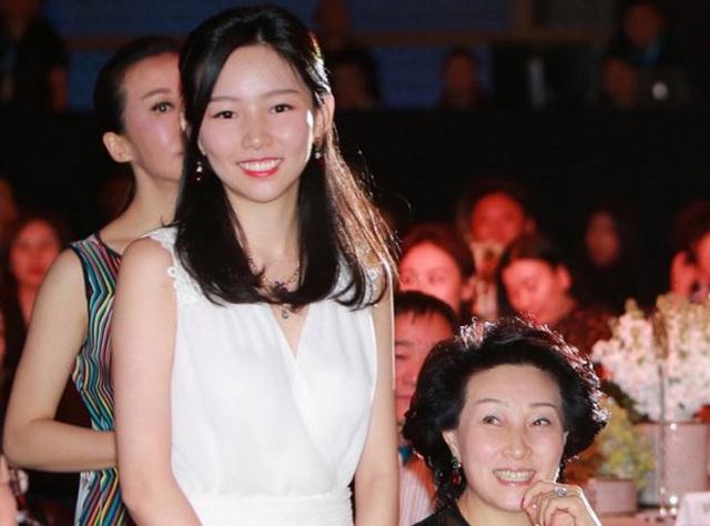 Tiểu thư giới siêu giàu Trung Quốc: 23 tuổi làm giám đốc, đính hôn với chủ tịch Inter Milan-3