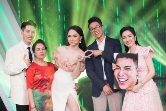 Hòa Minzy nhắc khéo lời hứa của Hương Giang khi đàn chị khoe ảnh 2 tháng yêu