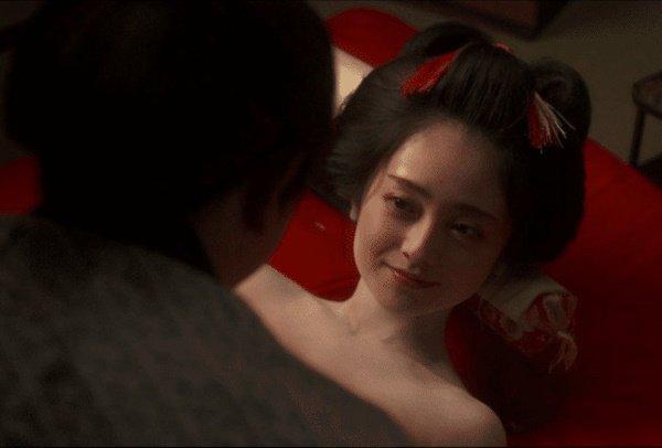 Xinh đẹp nhưng 3 mẫu nhí sống bê bối: nâng ngực khi 13 tuổi, người yêu đầu thành bố dượng-3