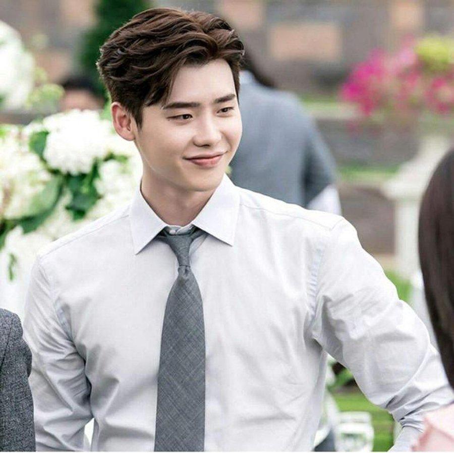 Nam diễn viên Lee Jong Suk đã tậu một căn biệt thự sang trọng trị giá 5 tỷ won (khoảng 4,2 triệu USD), tại khu phức hợp 