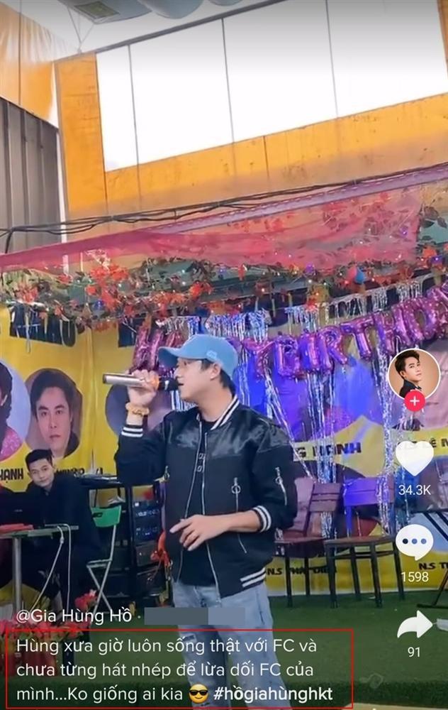 Hồ Gia Hùng xuất hiện trên sân khấu hậu ồn ào với Nhật Kim Anh - TiTi, ám chỉ ai kia hát nhép để lừa dối FC-2