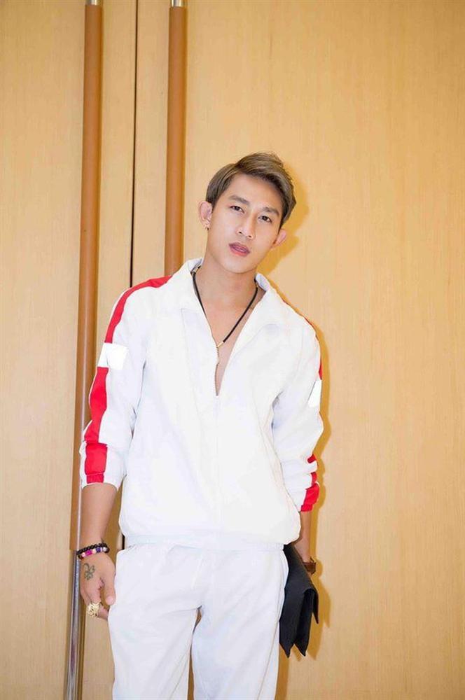 Hồ Gia Hùng xuất hiện trên sân khấu hậu ồn ào với Nhật Kim Anh - TiTi, ám chỉ ai kia hát nhép để lừa dối FC-5