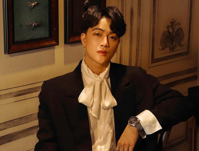 Hồ Gia Hùng xuất hiện trên sân khấu hậu ồn ào với Nhật Kim Anh - TiTi, ám chỉ ai kia hát nhép để lừa dối FC-6