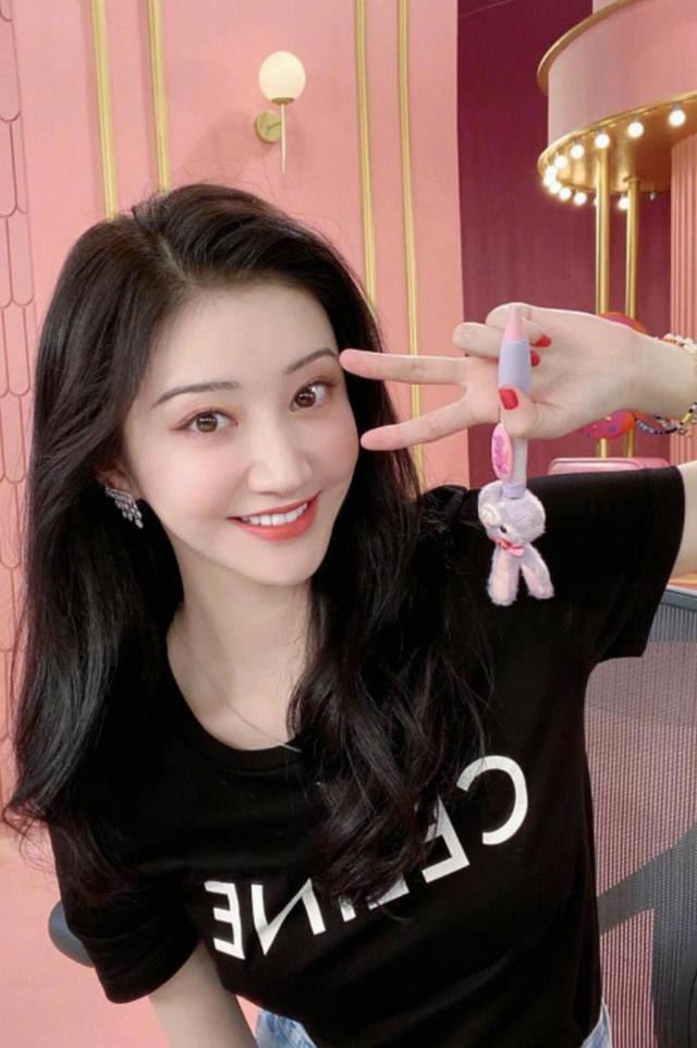 Đệ nhất mỹ nhân Bắc Kinh Cảnh Điềm có tin vui sau ồn ào phẫu thuật thẩm mỹ hỏng?-4