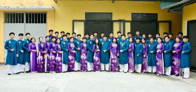 Dân mạng thích thú với hình ảnh cán bộ công chức một cơ quan ở Huế mặc Áo dài để quảng bá trang phục truyền thống quê hương-2