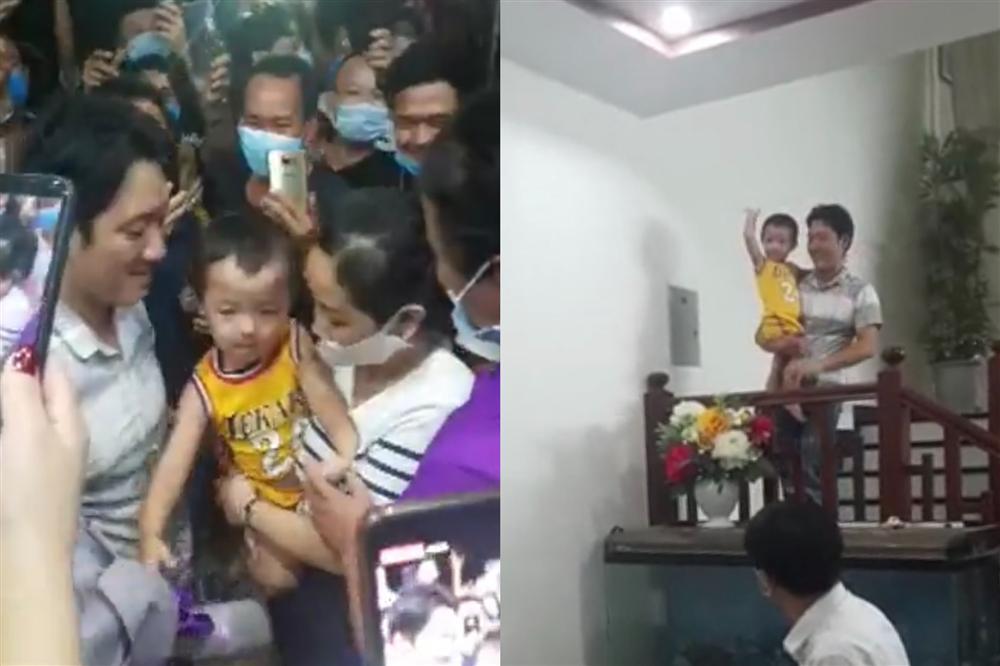 Clip: Giây phút vỡ òa hạnh phúc khi bé trai ở Bắc Ninh bị bắt cóc được đoàn tụ với gia đình-4