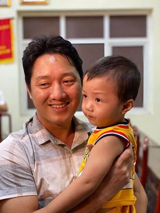 Clip: Giây phút vỡ òa hạnh phúc khi bé trai ở Bắc Ninh bị bắt cóc được đoàn tụ với gia đình-6