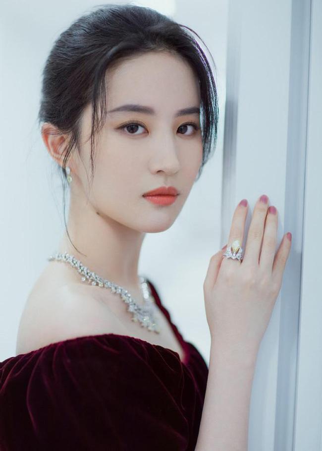 Hình ảnh trong quá khứ của Lưu Diệc Phi bị đào mộ, gây thất vọng vì nhan sắc thật không hề có khí chất thần tiên tỷ tỷ-3