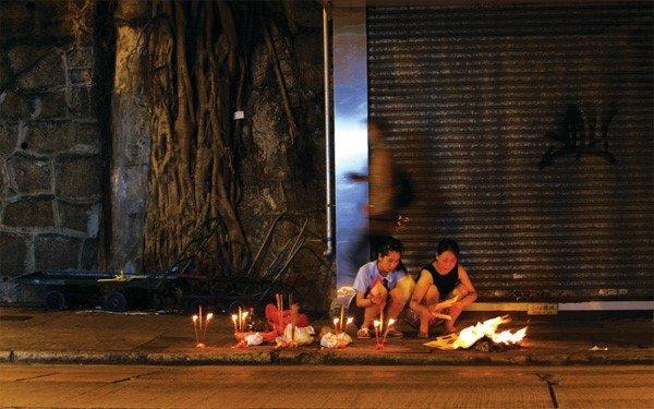 Không riêng Việt Nam, các quốc gia Châu Á cũng có phong tục THÁNG CÔ HỒN rất độc đáo-1