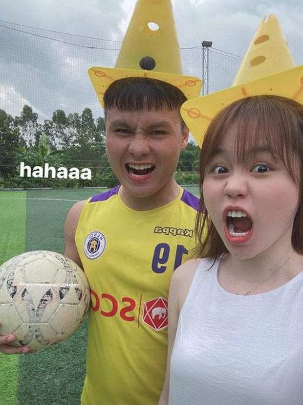 Quang Hải đưa Huỳnh Anh đi chơi trên xe Mẹc, tình tứ nhất dạo này là cặp đôi chứ chẳng phải ai khác-1