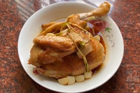 Cách làm món gà hấp tỏi da vàng giòn