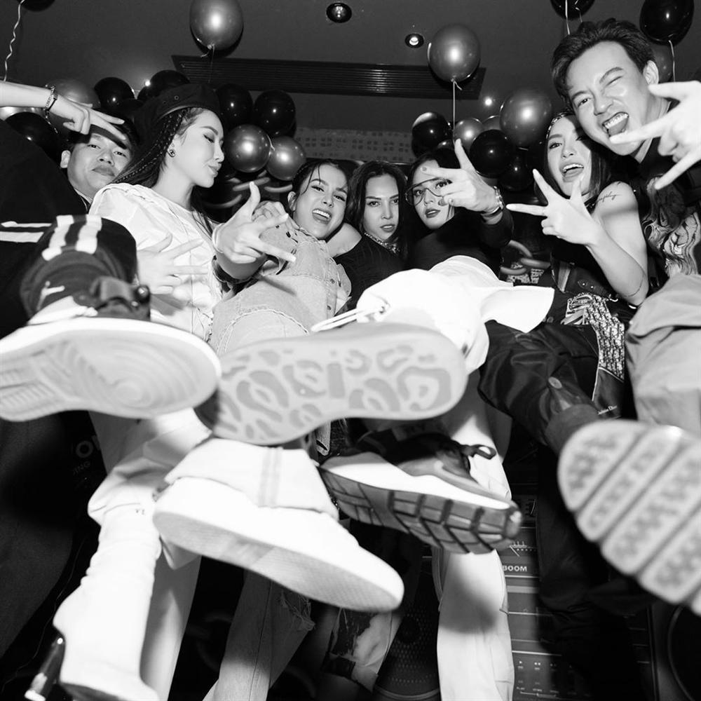 Hội bạn thân của Kỳ Duyên - Diệp Lâm Anh bị nghi phẫu thuật thẩm mỹ cùng chỗ-1