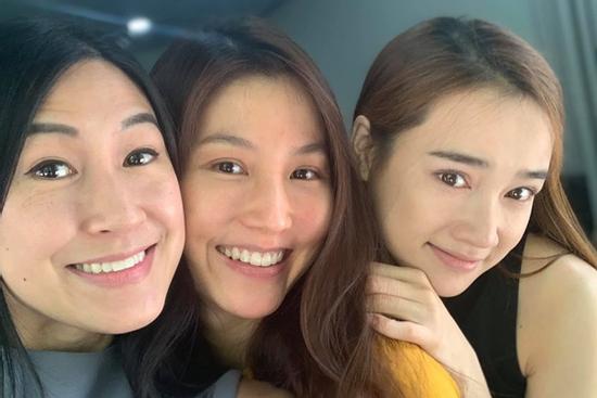 Rũ bỏ phấn son, Diễm My 9X bị nhan sắc 'gái một con' Nhã Phương lấn lướt