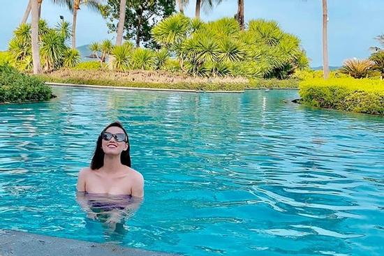 Quỳnh Nga và bạn bè hốt hoảng vì màn 'thả rông' ở bể bơi của Lã Thanh Huyền