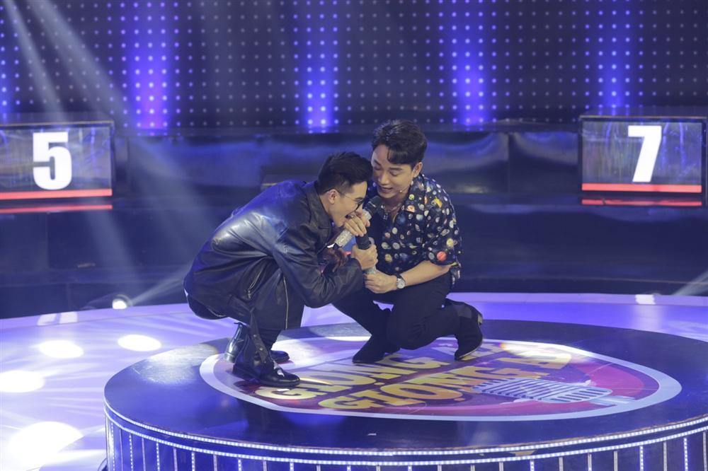 Trúc Nhân giật micro vì trai đẹp mà hát như hạch ở Giọng Ải Giọng Ai-5