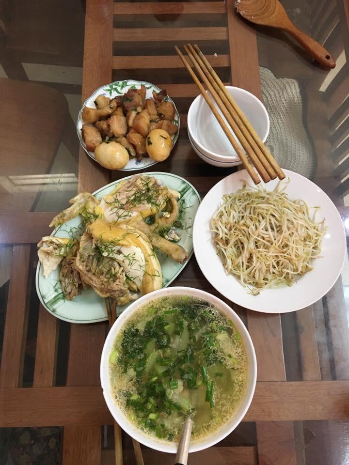 Về ra mắt, thanh niên hồn nhiên vét sạch 5 bát cơm và nửa con gà khiến nhà bạn gái khiếp vía-1