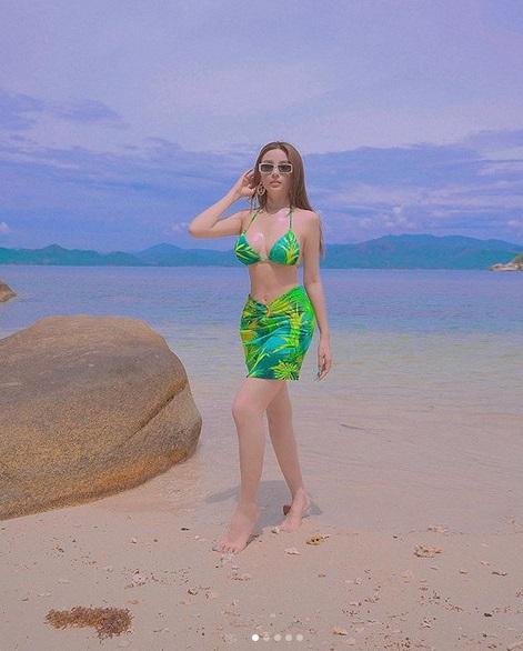 Đầu tuần bội thực với ảnh bikini nóng bỏng của Lan Ngọc - Bảo Anh - Huyền Baby-5