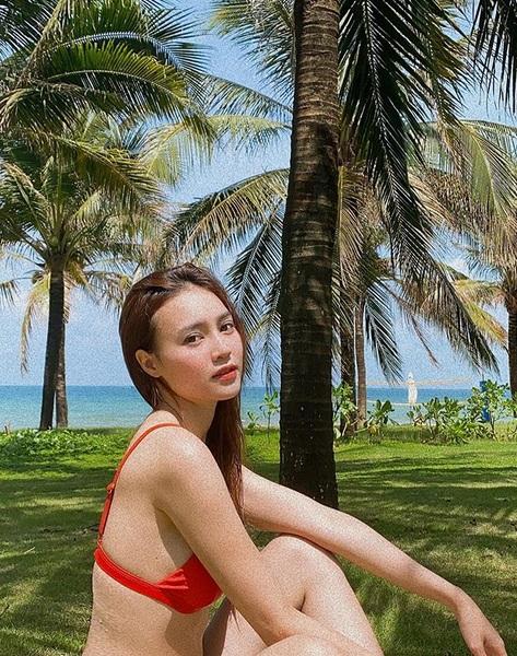Đầu tuần bội thực với ảnh bikini nóng bỏng của Lan Ngọc - Bảo Anh - Huyền Baby-10