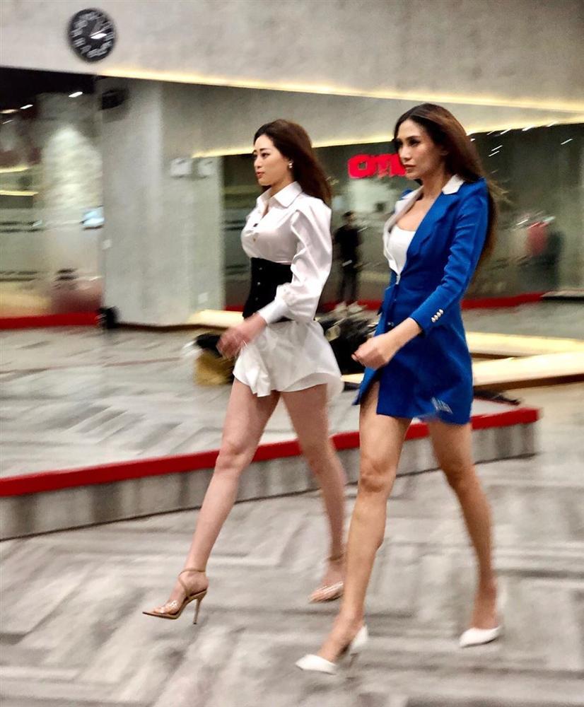 Khánh Vân bị nhận xét lạm dụng mạng xã hội khoe catwalk, fan quốc tế cũng vào chê-1