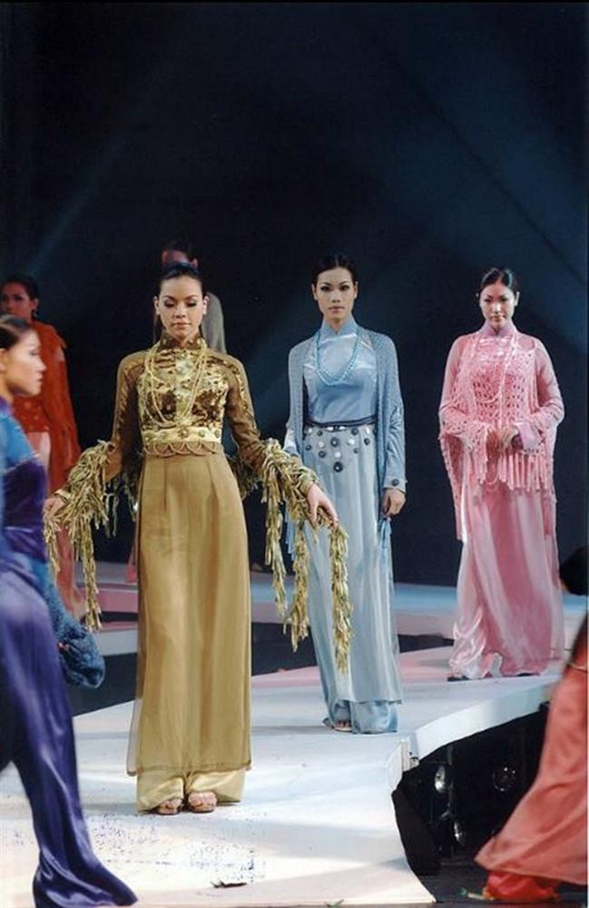 Ảnh Hồ Ngọc Hà catwalk gần 20 năm trước bị đào mộ, dung nhan có thực sự xuất sắc?-2