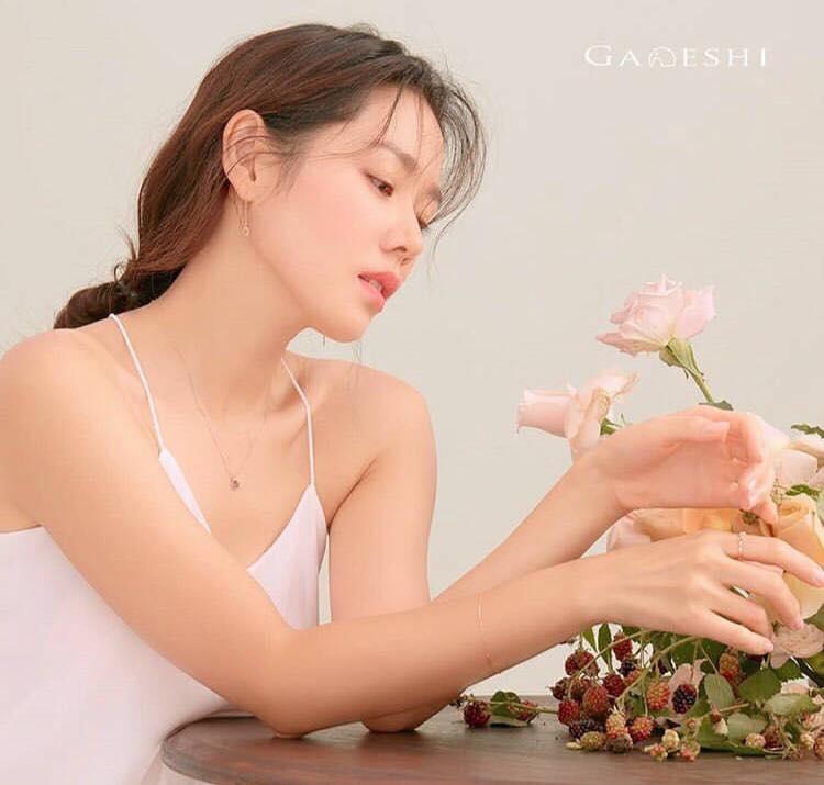 Chị đẹp Son Ye Jin và những lần khoe đường cong đốt mắt-4