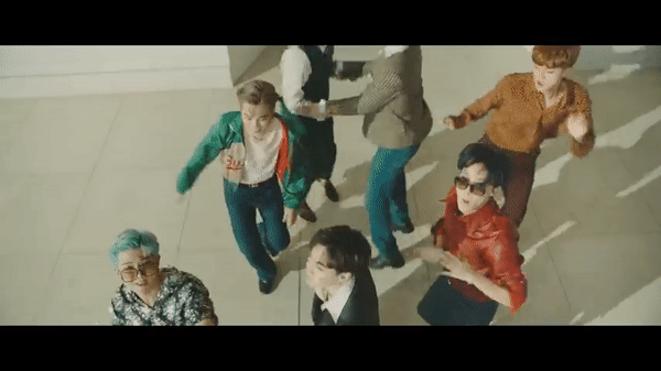 Tung MV B-side cho DYNAMITE, BTS chứng tỏ siêu năng lượng đi làm như đi chơi-4