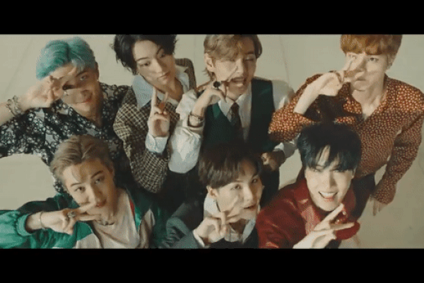 Tung MV B-side cho 'DYNAMITE', BTS chứng tỏ siêu năng lượng 'đi làm như đi chơi'
