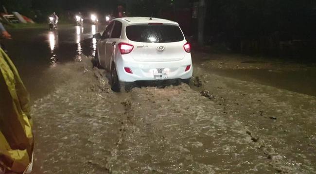 Tài xế nghi say rượu tông bé gái ở Hà Nội bị thương, giả công an nạt nộ mọi người rồi bỏ chạy-2