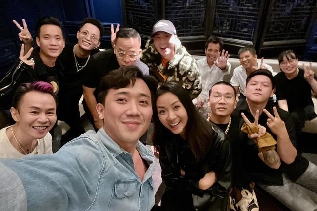 Rap Việt và King of Rap: Bóc giá quần áo dàn HLV ghế nóng, rap show nào chất hơn?-10