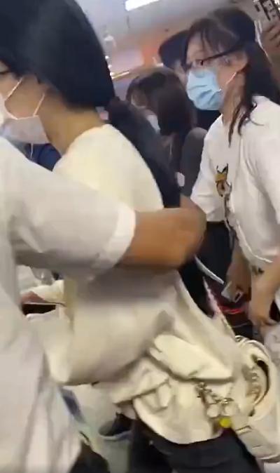 Thành viên nhóm THE9 hoảng sợ khi bị sàm sỡ-2