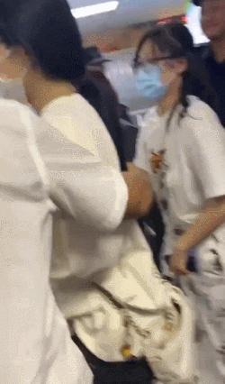 Thành viên nhóm THE9 hoảng sợ khi bị sàm sỡ-3